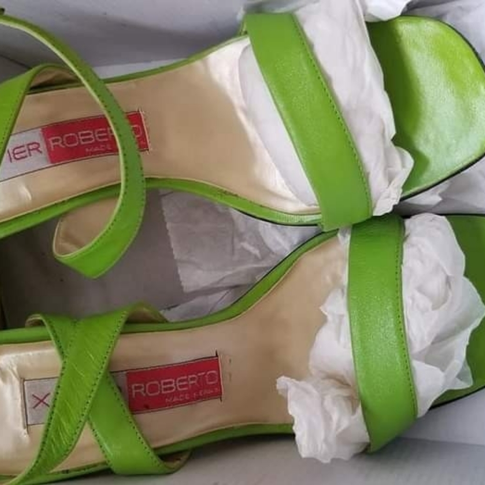 LIME GREEN 💚 STRAPPY SANDALS/PUMPS